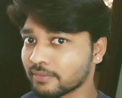 A desperate young man was stabbed to death by a private company employee | खाजगी कंपनीतील नोकर कपातीने हताश युवकाने कवटाळले मृत्यूला A desperate young man was stabbed to death by a private company employee | खाजगी कंपनीतील नोकर कपातीने हताश युवकाने कवटाळले मृत्यूला
