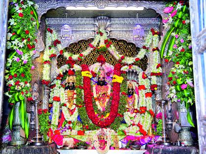 Ram was born again in Jallosha with the flower show of common people | सामान्यांच्या पुष्पवर्षावासह जल्लोषात पुन्हा राम जन्मला