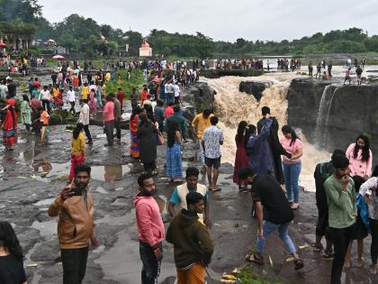 Continuous rains, Gangapur dam at half | पावसाची संततधार, गंगापूर धरण निम्म्यावर