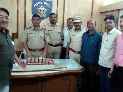 Parbhani police took back 20 years back | २० वर्षांपूर्वीचा मुद्देमाल परभणी पोलिसांनी केला परत