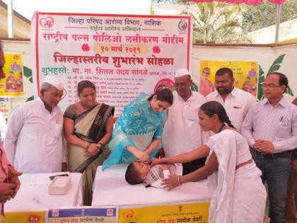 nashik,inauguration,white-collar,pulse,polio,campaign | पांढुर्लीत पल्स पोलिओ मोहिमेचे उद्घाटन