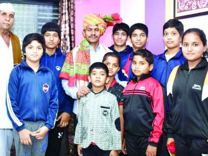 International Wrestler Aware Visits Jijau Academy | आंतरराष्ट्रीय कुस्तीपटू आवारे यांची जिजाऊ प्रबोधिनीला भेट