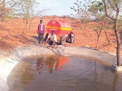  Tanks on the farm | शेततळ्यावर भरतात टँकर : वनकुटेतील प्रकार