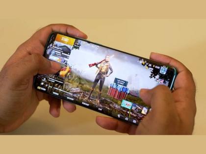 10th class student died in train accident while playing pubg game in phone  | PUBG ने पुन्हा घेतले बळी; दहावीच्या दोन मुलांना ट्रेनने उडवले  