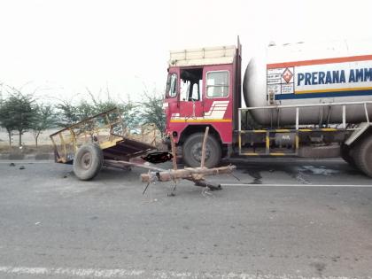 truck ramed on bullock cart ; mother and daughter died | बैलगाडीला टँकरची धडक ; आईसह चिमुकलीचा मृत्यू