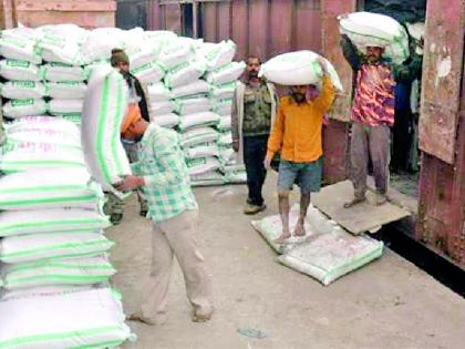 युरियाच्या टंचाईत ‘लिंकिंग’ची मुबलकता