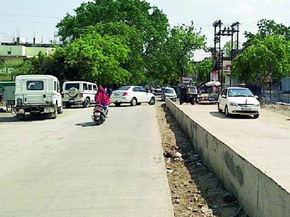 Road survey by AC vehicle | एसी वाहनातूनच रस्त्याची पाहणी