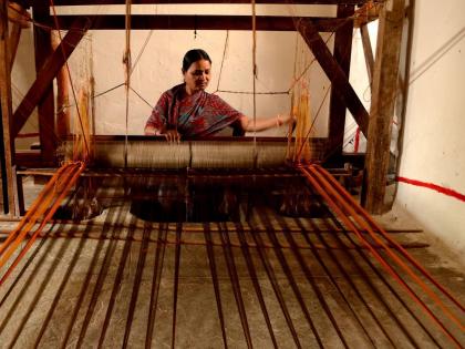 Weavers in the state have started 'Weaver Friends' Helpline | राज्यातील विणकरांसाठी ‘बुनकर मित्र’ हेल्पलाईन सुरू