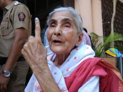 Lok Sabha Election 2019; Over 90 years of age, voting enthusiasm ... | Lok Sabha Election 2019; वयोमान नव्वदी पार, मतदानाचा उत्साह मात्र अटकेपार...