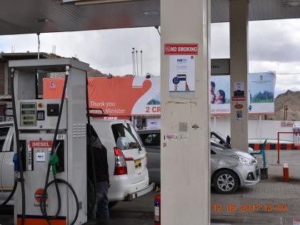 Nagpur seeks to rob petrol pump in Narendra Nagar; A seriously injured in a knife attack | नागपुरात नरेंद्रनगरातील पेट्रोलपंप लुटण्याचा प्रयत्न; चाकू हल्ल्यात एक गंभीर जखमी