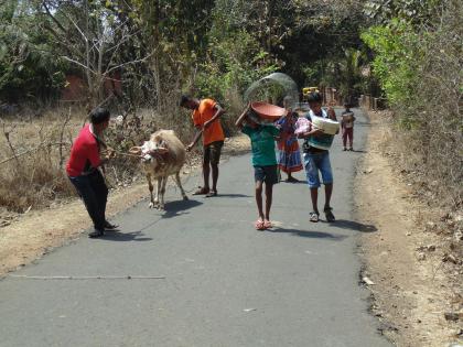 The village of Vyangani village has started, three days away from the gate | वायंगणी गावाची गावपळण झाली सुरू, तीन दिवस गावाचा मुक्काम वेशीबाहेर