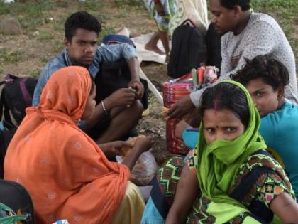 The pregnant women are stumbling on the way to the village | गावच्या वाटेवर अडखळताहेत गर्भवती महिलांची पावलं