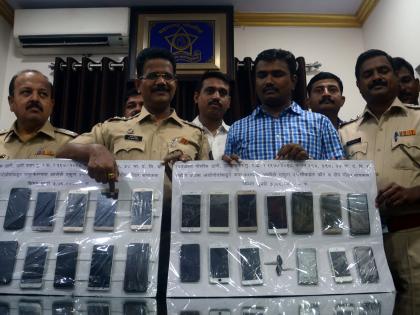 Two mobile thieves of Bhiwandi arrested in Thane | भिवंडीचे दोन मोबाईल चोर ठाण्यात गजाआड