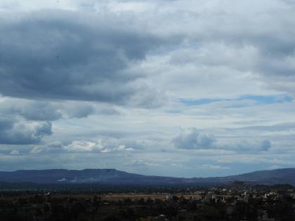 Cloud cover throughout the day, rain in the evening | दिवसभर ढगांची दाटी, सायंकाळी पाऊस