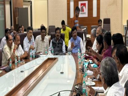 Farmers consent for Shaktipeeth highway Information from MLA Rajesh Kshirsagar | शक्तिपीठसाठी शेतकऱ्यांची संमतीच, सातबाराही जमा; आमदार राजेश क्षीरसागर यांची माहिती 