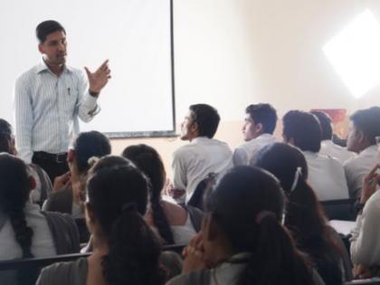 Backlog of 20,000 professors in the state | राज्यात २० हजार प्राध्यापकांचा अनुशेष Backlog of 20,000 professors in the state | राज्यात २० हजार प्राध्यापकांचा अनुशेष