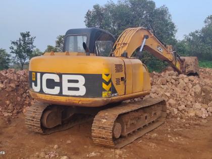  8 lakh cases of illegal bauxite excavation seized at Panundre | पणुंद्रे येथे अवैध बॉक्साईट उत्खननप्रकरणी १५ लाखांचा मुद्देमाल जप्त