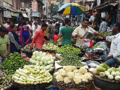 Rain, floods reduced vegetable prices | पाऊस, पुरामुळे भाज्याचे दर कडाडले