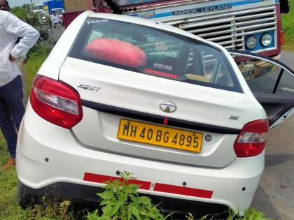 Truck hits car on national highway; Both injured | राष्ट्रीय महामार्गावर ट्रकची कारला धडक; दोघे जखमी