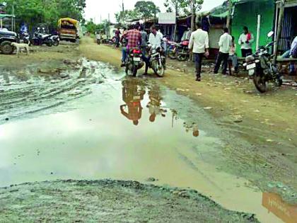 Road sideways in two months | दोन महिन्यांत रस्त्याची चाळणी Road sideways in two months | दोन महिन्यांत रस्त्याची चाळणी