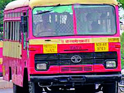 Passenger back to ST | एसटीकडे प्रवाशांची पाठ Passenger back to ST | एसटीकडे प्रवाशांची पाठ