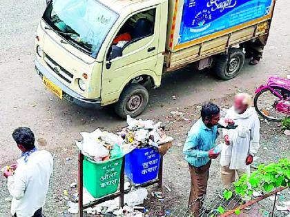 A liquor den near the police station | पोलीसठाण्यालगत भररस्त्यावर दारुचा अड्डा