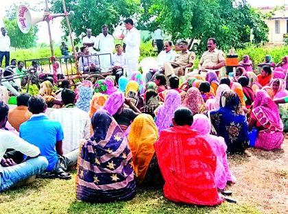 Nerla is the villager, who is the chairman of Laxmi Irrigation Project | नेरला उपसा सिंचन प्रकल्पावर धडकले ग्रामस्थ