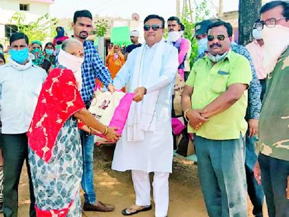 Distribution of essential commodities by NCP | राष्ट्रवादीतर्फे जीवनावश्यक वस्तूंचे वाटप Distribution of essential commodities by NCP | राष्ट्रवादीतर्फे जीवनावश्यक वस्तूंचे वाटप