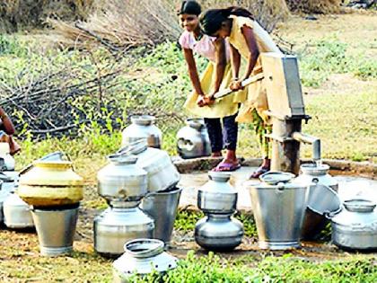 Water shortage in 63 9 villages of Tilak district | तलावाच्या जिल्ह्यातील ६३९ गावांत पाणीटंचाई