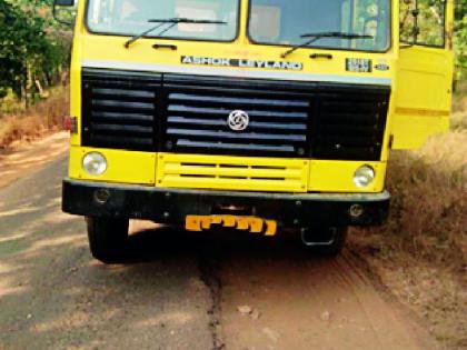 Wildlife threatened by Fast sand trucks | सुसाट रेती ट्रकने वन्यजीव धोक्यात