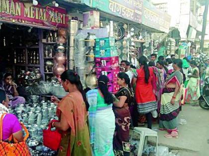  Gajabajali market with Makar Sankranti literature | मकरसंक्रातीच्या साहित्यांनी गजबजली बाजारपेठ