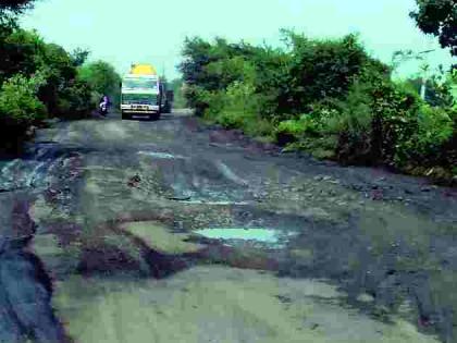  Three-way roads in rural areas | ग्रामीण भागातील रस्त्यांचे तीनतेरा