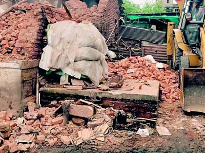 15 high-risk buildings; Bulldozer of Satwar municipality | 15 अतिधोकादायक इमारती; सातवर मनपाचा बुलडोझर