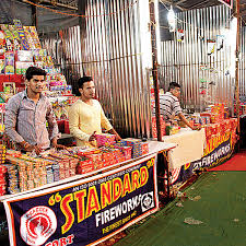 Fireworks sellers anxious! | साताºयातील फटाके विक्रेते चिंताग्रस्त !