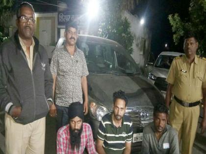 Sangavi police seized stolen car from Pune! | पुणे येथून चोरलेली गाडी सांगवी पोलिसांनी सिनेस्टाईल पकडली!