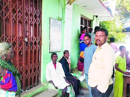 The bank opens at 11am | चक्क ११ वाजता उघडते बँंक The bank opens at 11am | चक्क ११ वाजता उघडते बँंक