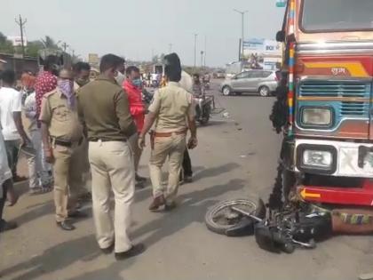 Accident at Ghoti Chowfuli; One killed, two injured | घोटी चौफुलीवर अपघात; एक ठार, दोघे जखमी