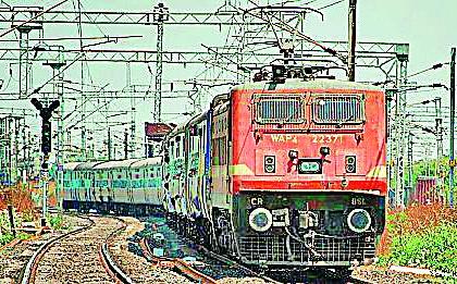  Break the power cable of the train | रेल्वेचे पॉवर केबल तुटले