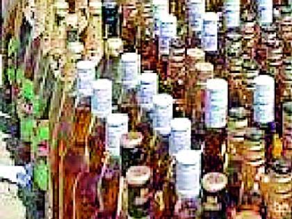 Look at the liquor smuggled from the train | रेल्वेतून होणाऱ्या दारू तस्करीवर करडी नजर