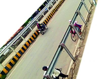 Old fatal flyover soon to be destroyed | जुना जीर्ण उड्डाणपूल लवकरच पाडणार