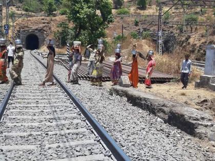 No water to drink, how to wash your hands there? | प्यायलाच नाही पाणी, तेथे हात धुणार कसे?