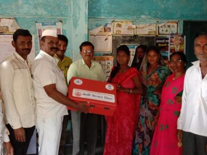   Distribution of Baby Care Pests in Khamkhed | खामखेड्यात बेबी केअर कीटचे वाटप