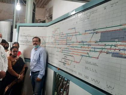 Panels of signal system of Indian Railways are formed in Ghartan Pada of Magathane | मागाठाणेच्या घरटन पाड्यात तयार होतात भारतीय रेल्वेच्या सिग्नल यंत्रणेची पॅनल