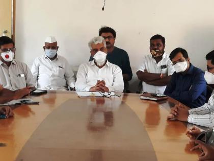 Oxygen supply disrupted in Malegaon due to non-cooperation of Dhule | धुळ्याच्या असहकार्यामुळे मालेगावी ऑक्सिजन पुरवठा विस्कळीत