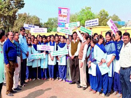 The message of environmental protection was given through awareness raising | जनजागृती फेरीतून दिला पर्यावरण रक्षणाचा संदेश