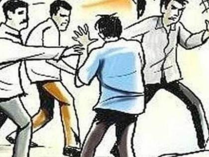 Electricity personnel who went to collect electricity bill: Beat it | वीज बिलाची वसुली करण्यासाठी गेलेल्या वीज कर्मचा:यास मारहाण Electricity personnel who went to collect electricity bill: Beat it | वीज बिलाची वसुली करण्यासाठी गेलेल्या वीज कर्मचा:यास मारहाण
