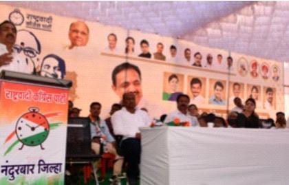 Don't think of yourself as bigger than the party | पक्षापेक्षा कुणीही स्वत:ला मोठे समजू नका Don't think of yourself as bigger than the party | पक्षापेक्षा कुणीही स्वत:ला मोठे समजू नका