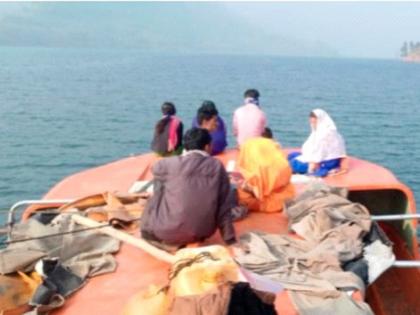 Boat trip for health check up | आरोग्य तपासणीसाठी बोटीने प्रवास Boat trip for health check up | आरोग्य तपासणीसाठी बोटीने प्रवास