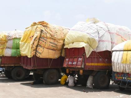 Ginning industry in crisis due to lockdown | लॉकडाऊनमुळे जिनिंग उद्योग संकटात Ginning industry in crisis due to lockdown | लॉकडाऊनमुळे जिनिंग उद्योग संकटात
