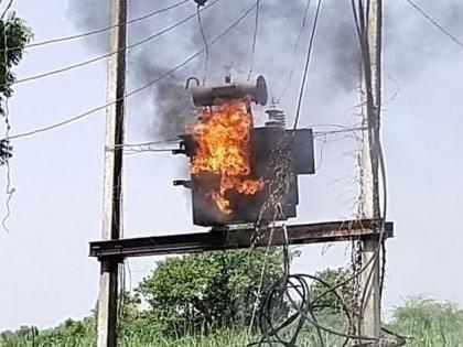 Fire at Rohitra in Dhanoria | धानोरा येथील रोहित्राला आग Fire at Rohitra in Dhanoria | धानोरा येथील रोहित्राला आग